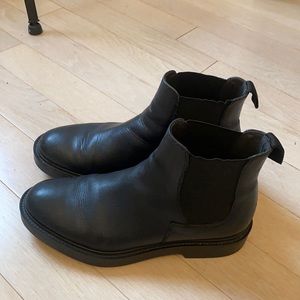 Bata Black Leather Chelsea Boots Size 10
